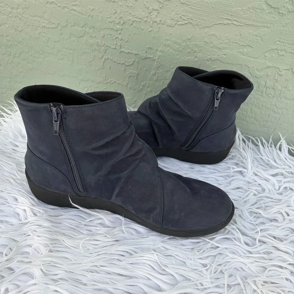 Clarks Women's Cloudsteppers Ankle Boots Blue Size 8.5 Casual Zip